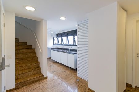 Apartamento à venda com 600m², 6 quartos e 7 vagasÁrea de Serviço