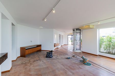 Apartamento à venda com 600m², 6 quartos e 7 vagasSala 3