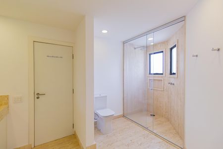 Apartamento à venda com 600m², 6 quartos e 7 vagasBanheiro da Suíte 1