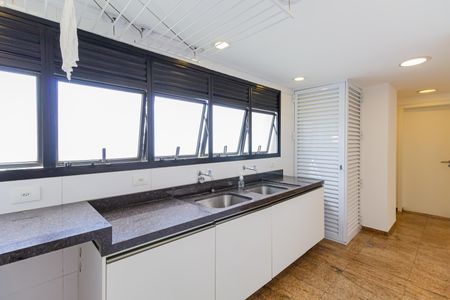 Apartamento à venda com 600m², 6 quartos e 7 vagasÁrea de Serviço