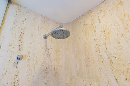 Apartamento à venda com 600m², 6 quartos e 7 vagasBanheiro da Suíte 1