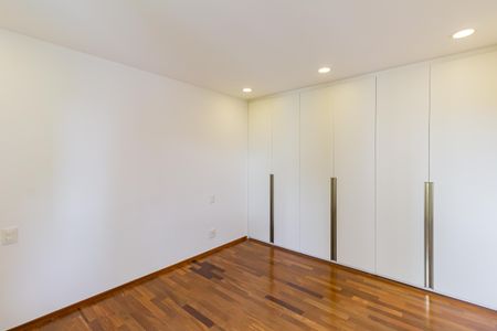 Apartamento à venda com 600m², 6 quartos e 7 vagasSuíte 2