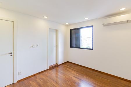 Apartamento à venda com 600m², 6 quartos e 7 vagasSuíte 2