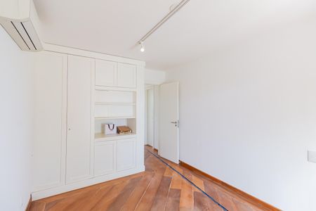 Apartamento à venda com 600m², 6 quartos e 7 vagasQuarto