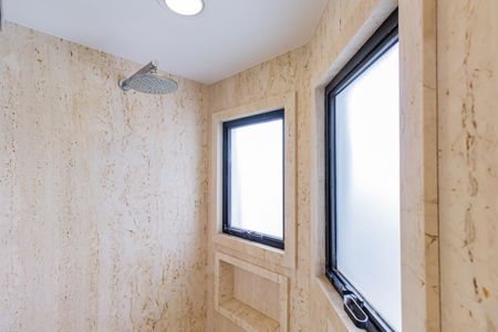 Apartamento à venda com 600m², 6 quartos e 7 vagasBanheiro da Suíte 1