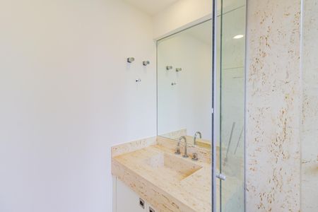 Apartamento à venda com 600m², 6 quartos e 7 vagasBanheiro da Suíte 2