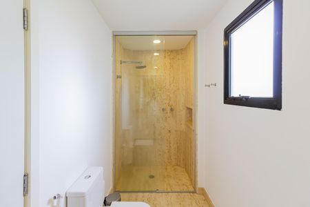 Apartamento à venda com 600m², 6 quartos e 7 vagasBanheiro da Suíte 1