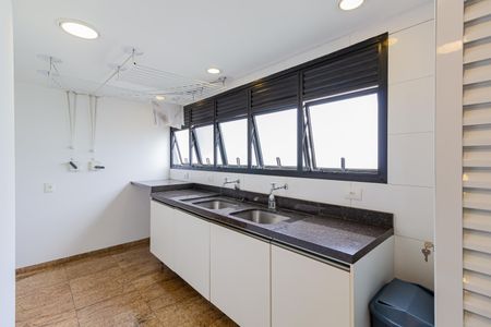 Apartamento à venda com 600m², 6 quartos e 7 vagasÁrea de Serviço