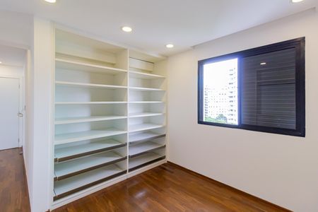 Apartamento à venda com 600m², 6 quartos e 7 vagasCloset da suíte 1