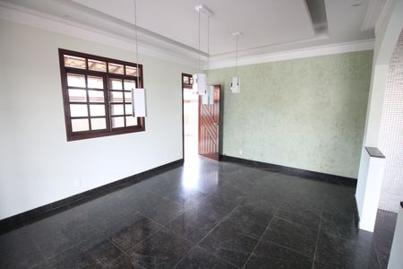 Sala de casa à venda com 6 quartos, 450m² em Santa Helena, Belo Horizonte