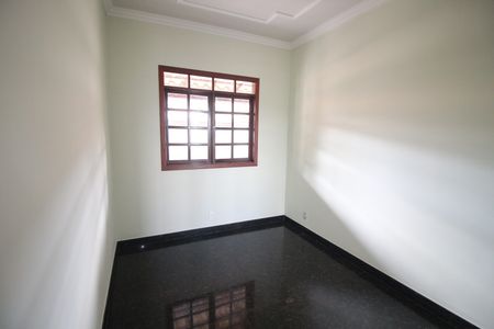 Casa à venda com 450m², 6 quartos e 4 vagasQuarto 3