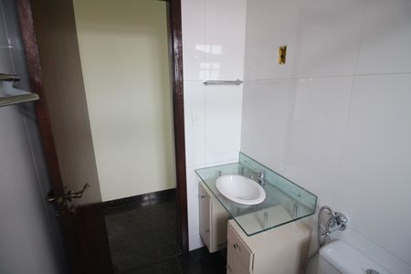 Casa à venda com 450m², 6 quartos e 4 vagasBanheiro