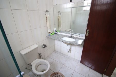 Casa à venda com 450m², 6 quartos e 4 vagasBanheiro 2