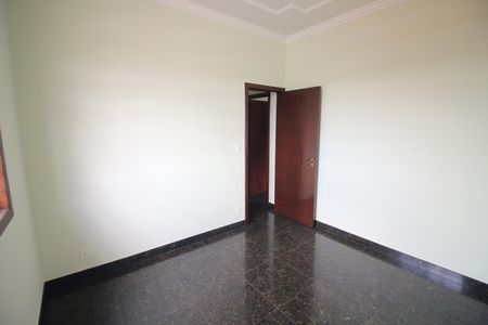 Casa à venda com 450m², 6 quartos e 4 vagasQuarto 4