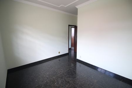 Quarto 2 de casa à venda com 6 quartos, 450m² em Santa Helena, Belo Horizonte