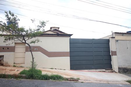Casa à venda com 450m², 6 quartos e 4 vagasFachada