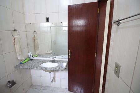 Casa à venda com 450m², 6 quartos e 4 vagasBanheiro 2