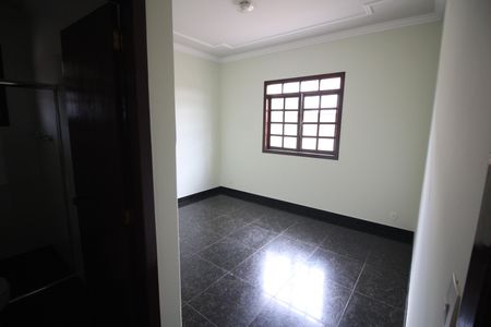 Quarto 2 de casa à venda com 6 quartos, 450m² em Santa Helena, Belo Horizonte