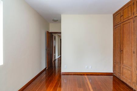 Apartamento para alugar com 260m², 5 quartos e 2 vagas Apartamento para alugar com 260m², 5 quartos e 2 vagasSuíte