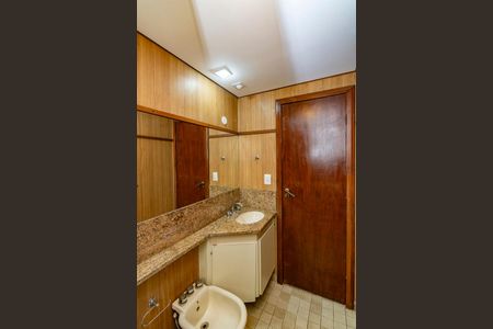 Apartamento para alugar com 260m², 5 quartos e 2 vagas Apartamento para alugar com 260m², 5 quartos e 2 vagasBanheiro Social 1