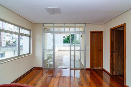 Apartamento para alugar com 260m², 5 quartos e 2 vagas Apartamento para alugar com 260m², 5 quartos e 2 vagasVaranda