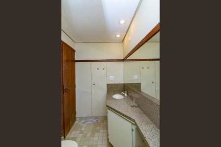 Apartamento para alugar com 260m², 5 quartos e 2 vagas Apartamento para alugar com 260m², 5 quartos e 2 vagasBanheiro Social 2