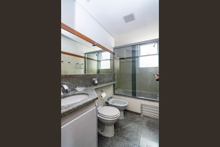 Apartamento para alugar com 260m², 5 quartos e 2 vagas Apartamento para alugar com 260m², 5 quartos e 2 vagasBanheiro da Suíte