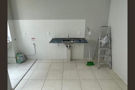 Cozinha de apartamento para alugar com 2 quartos, 44m² em Parque Colúmbia, Rio de Janeiro