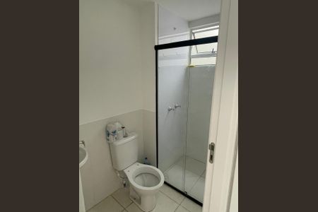 Banheiro de apartamento para alugar com 2 quartos, 44m² em Parque Colúmbia, Rio de Janeiro