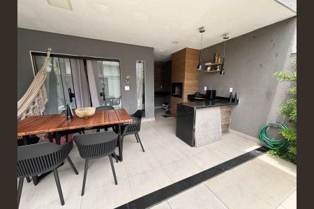 Casa de Condomínio para alugar com 2 quartos, 136m² em Vargem Grande, Rio de Janeiro