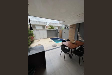 Casa de Condomínio para alugar com 2 quartos, 136m² em Vargem Grande, Rio de Janeiro