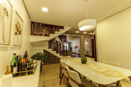 Casa à venda com 300m², 4 quartos e 2 vagasSala 2