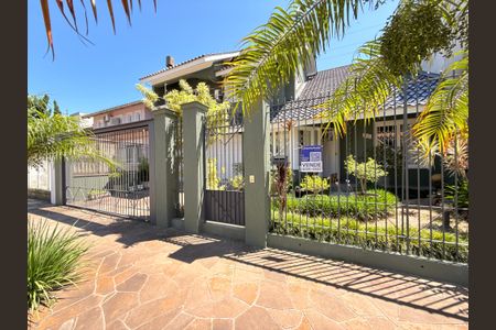 Casa à venda com 300m², 4 quartos e 2 vagasFachada