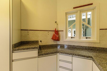 Casa à venda com 300m², 4 quartos e 2 vagasÁrea de Serviço