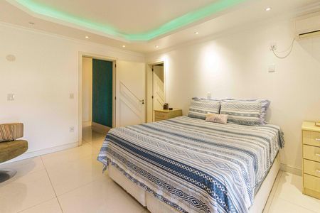 Casa à venda com 300m², 4 quartos e 2 vagasSuíte 1 