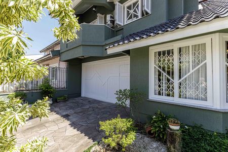 Casa à venda com 300m², 4 quartos e 2 vagasFachada