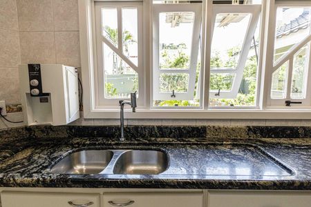 Casa à venda com 300m², 4 quartos e 2 vagasCozinha