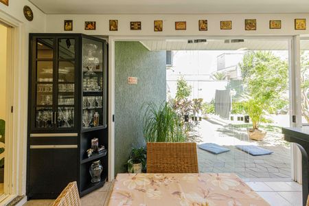 Casa à venda com 300m², 4 quartos e 2 vagassala 3 