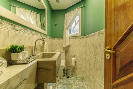 Casa à venda com 300m², 4 quartos e 2 vagasBanheiro Social 2 