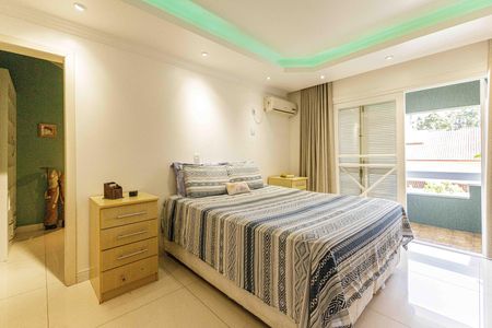 Casa à venda com 300m², 4 quartos e 2 vagasSuíte 1 