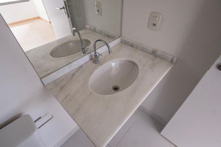 Banheiro de kitnet/studio para alugar com 1 quarto, 26m² em Pinheiros, São Paulo