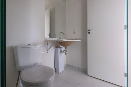 Banheiro de kitnet/studio para alugar com 1 quarto, 26m² em Pinheiros, São Paulo