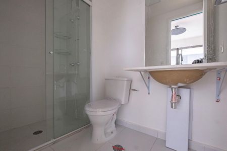 Banheiro de kitnet/studio para alugar com 1 quarto, 26m² em Pinheiros, São Paulo