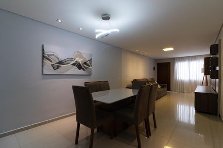 Casa à venda com 170m², 3 quartos e 4 vagasSala