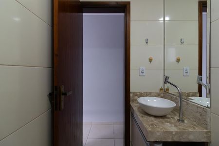 Casa à venda com 170m², 3 quartos e 4 vagasBanheiro