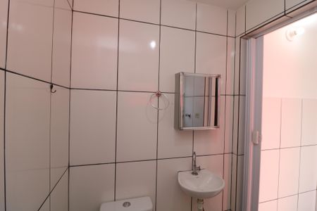 Banheiro de casa para alugar com 1 quarto, 46m² em Vila California, São Paulo