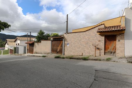 Casa para alugar com 240m², 3 quartos e 3 vagasFachada