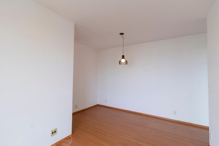 Sala de apartamento para alugar com 3 quartos, 75m² em Vila Marieta, Campinas