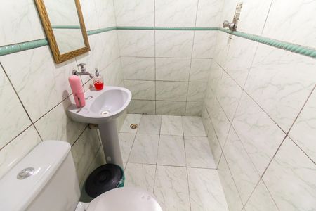 Casa à venda com 33m², 4 quartos e 1 vaga Casa à venda com 33m², 4 quartos e 1 vagaBanheiro 1