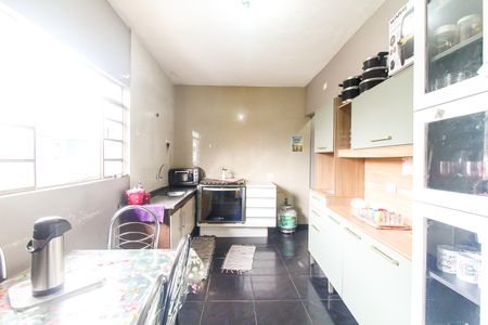 Casa à venda com 33m², 4 quartos e 1 vaga Casa à venda com 33m², 4 quartos e 1 vagaCozinha 3